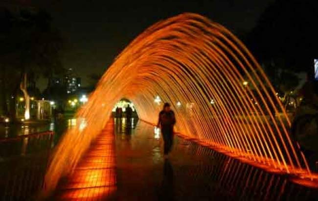 Noche & CIrcuito Mágico de Agua